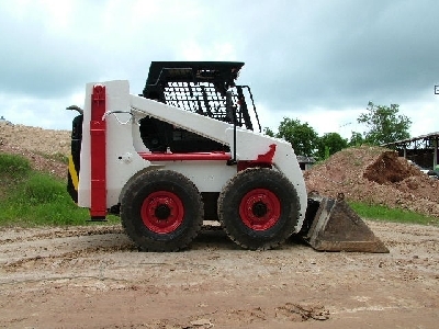 pic Bobcat skidsteer for rent