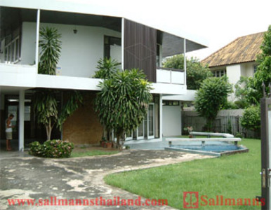 pic Lovely spacious house in the garden