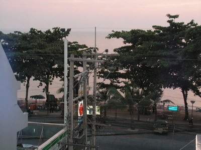 pic Bar & Guest House on Jometien Beach