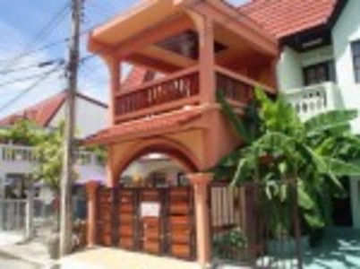pic 2 storey house with 3 bedrooms