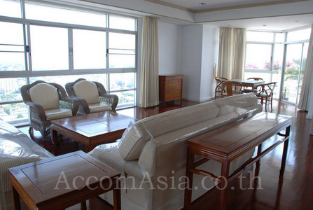pic Spacious Duplex Type Condominium Unit