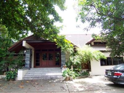pic Large four bedrooms house in Chiang Mai