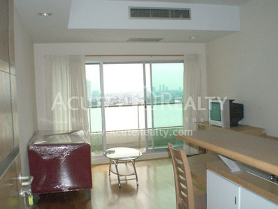 pic Condo in Naratiwas rd. w/ 1 br, 1 bth