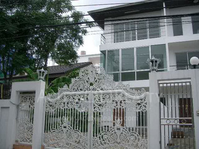 pic The house comprises 4 bed and 3 bathroom