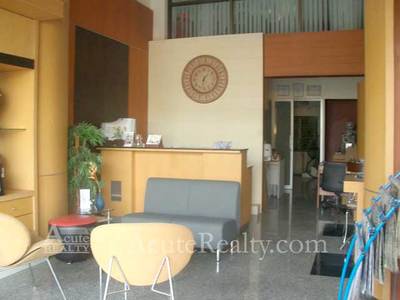 pic 1 bedroom, 3 bathrooms 