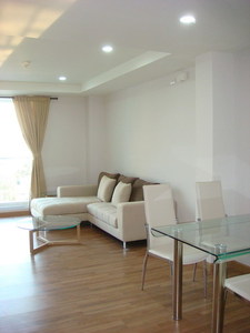 pic Bright and airy 3 bedroom apartment