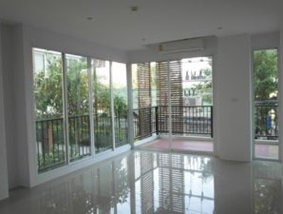 pic FOR SALE: DIAMOND SUITE